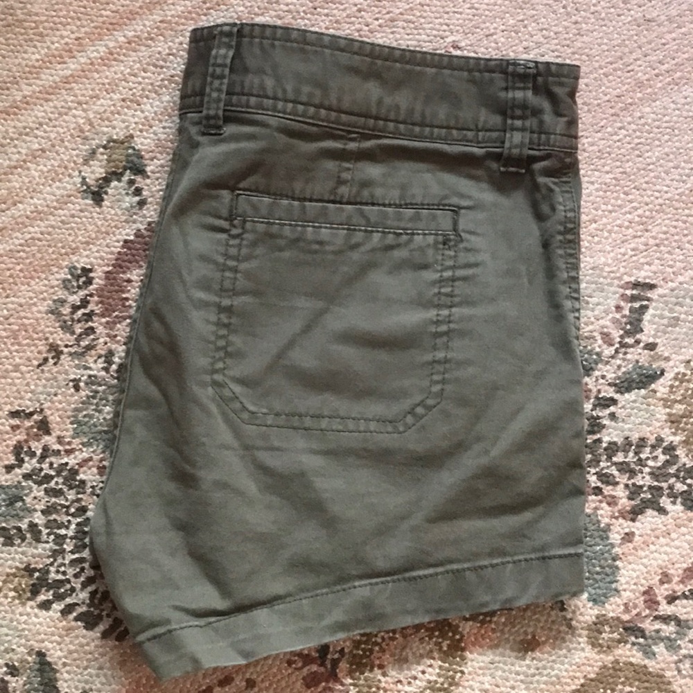 Gap utility green shorts